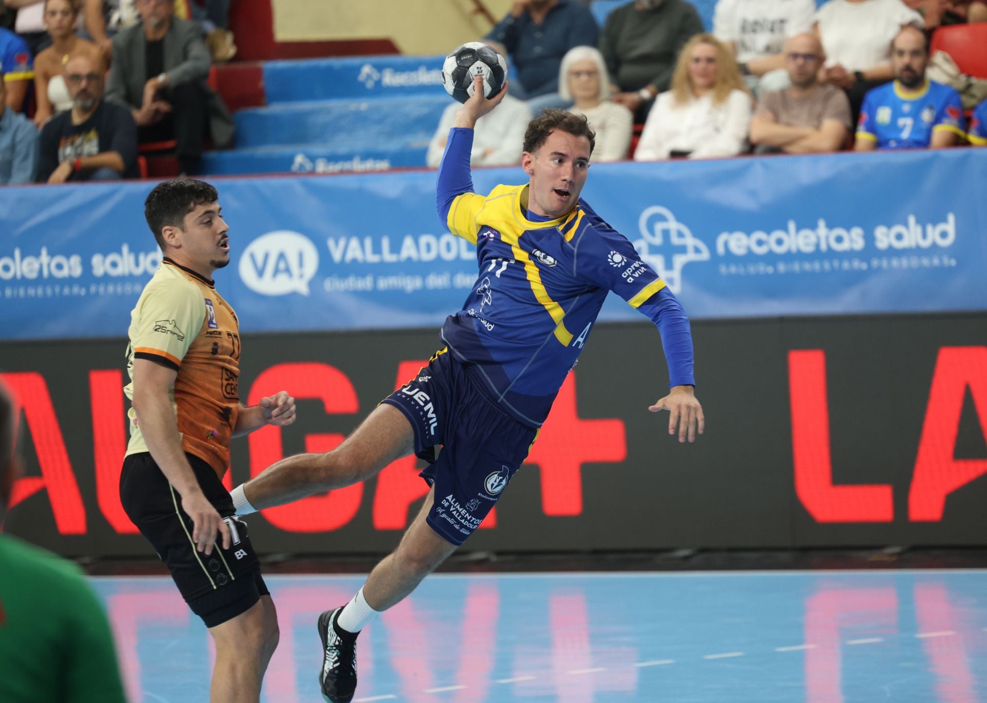Fotos del partido entre el Balonmano Atlético Valladolid y el Guadalajara