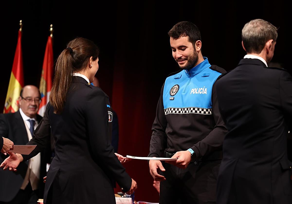 Celebración del Día de la Policía Municipal de Valladolid este sábado en el Teatro Calderón.
