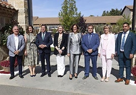 La presidenta de la Diputación de Palencia, la vicepresidenta de la Junta y el consejero Carriedo, con diputados provinciales y el delegado de la Junta, en el Día de la Provincia.