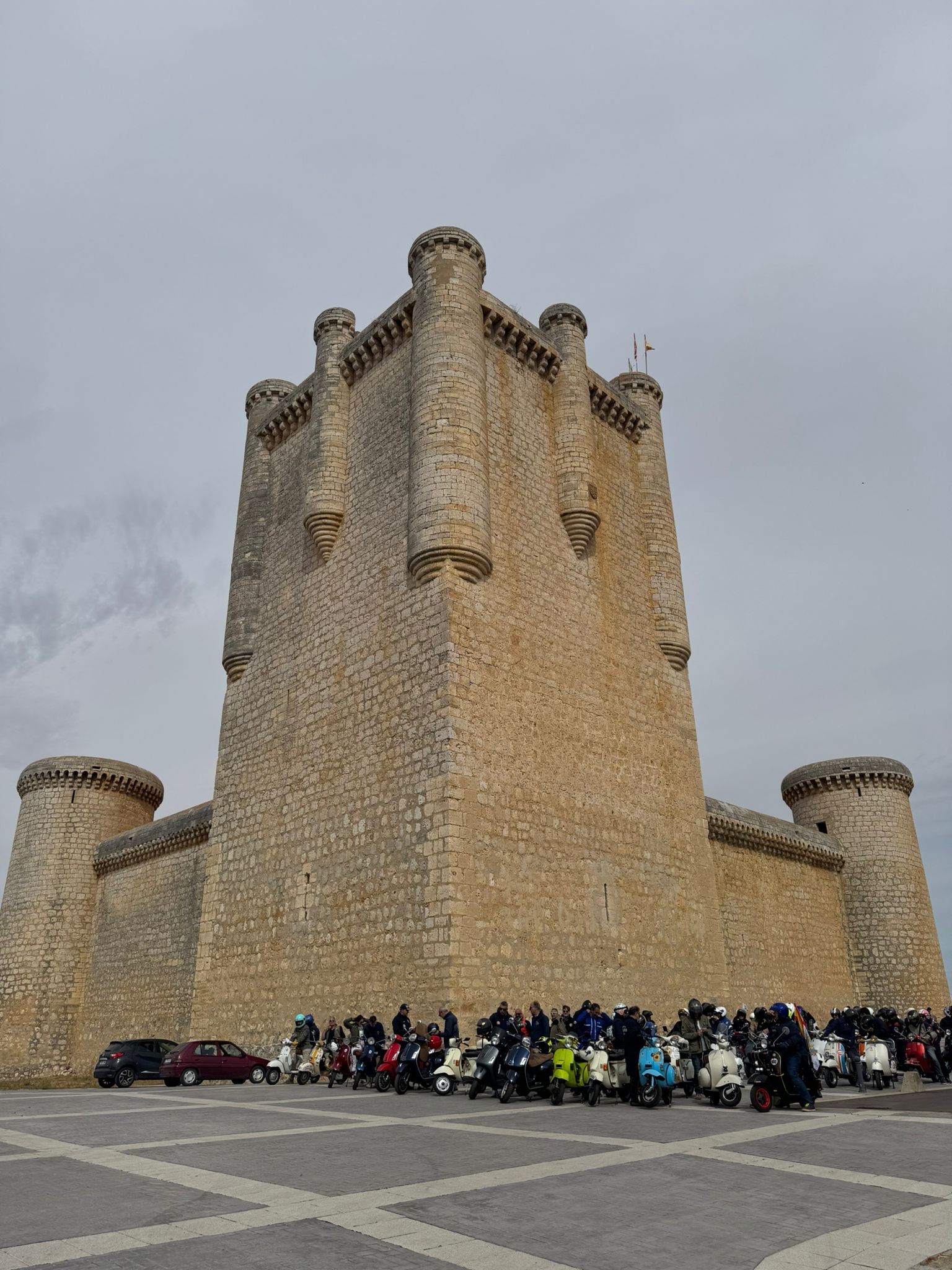 Así ha transcurrido la ruta de scooters y vespas por la provincia