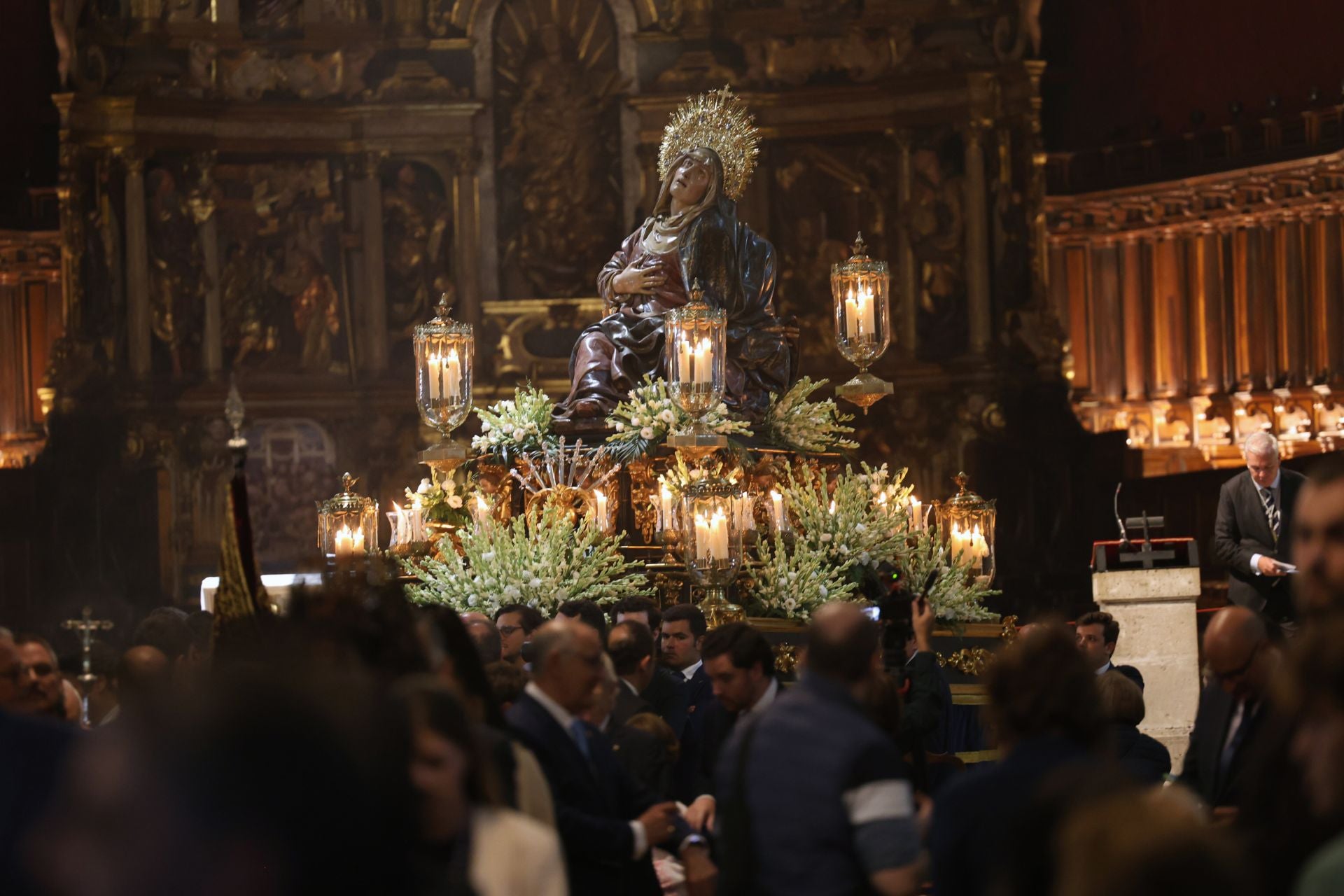Las fotos de la procesión de clausura de la Misión evangelizadora Cofradía de Nuestra Señora de las Angustias