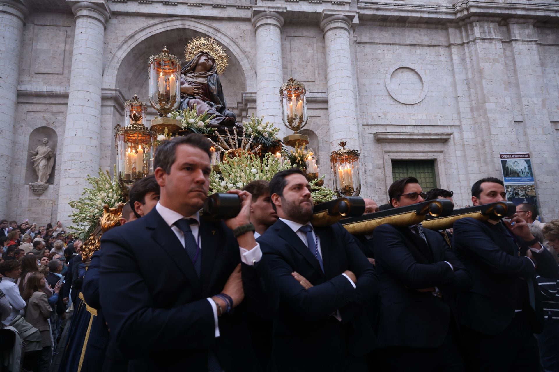 Las fotos de la procesión de clausura de la Misión evangelizadora Cofradía de Nuestra Señora de las Angustias