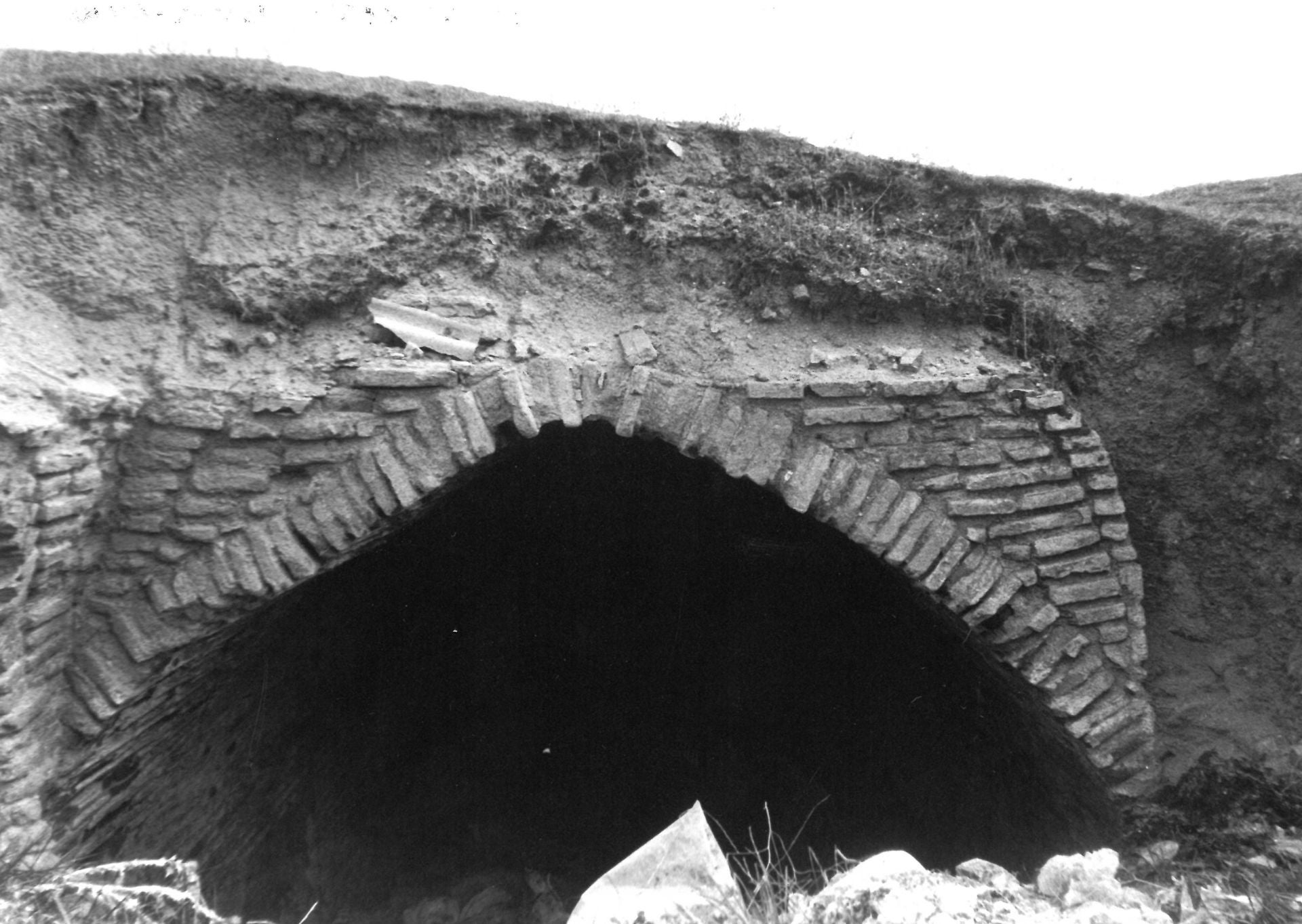 Una de las bodegas subterráneas de Matapozuelos. 27 de marzo de 1992.