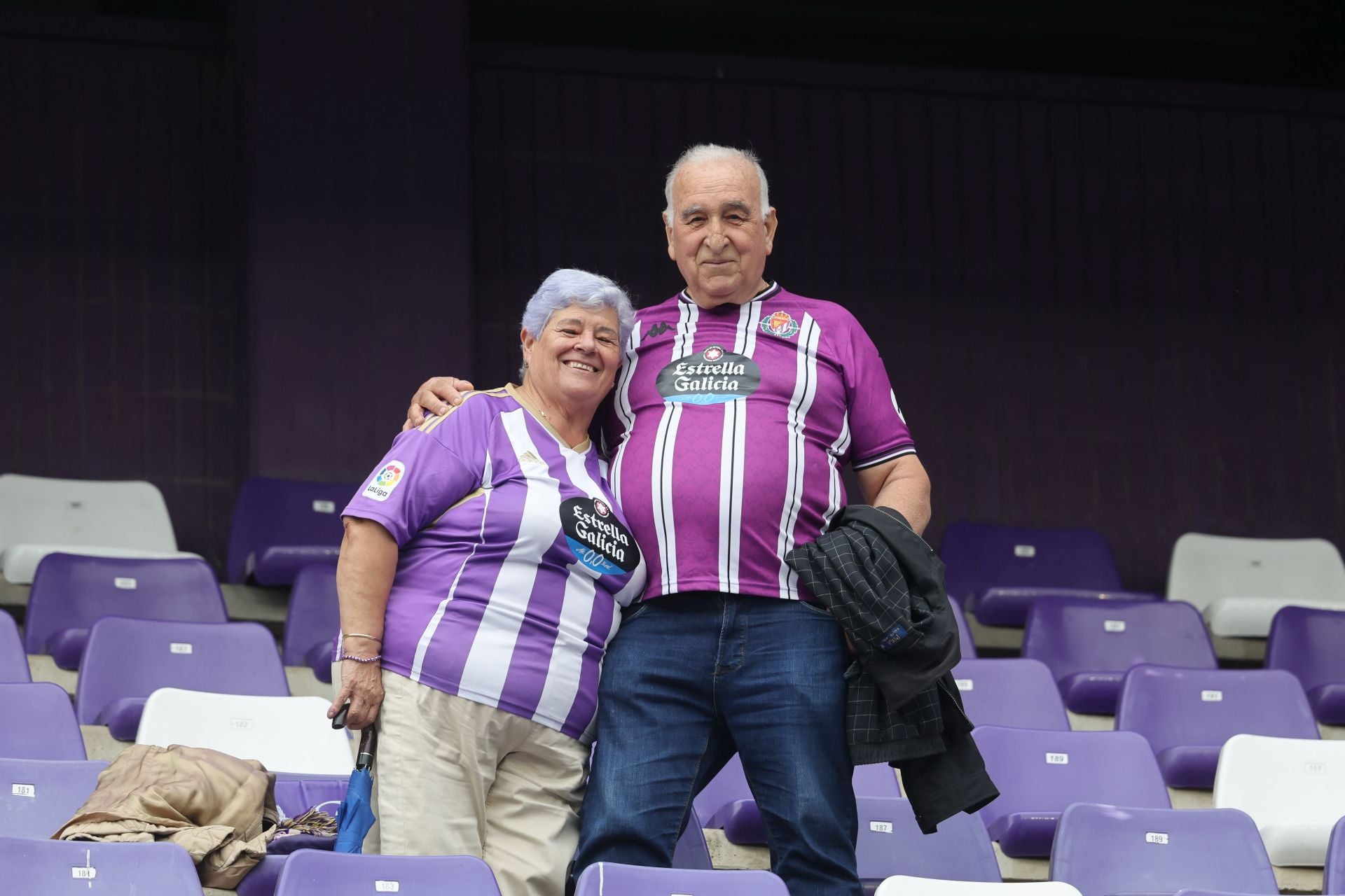 Búscate en la grada del Real Valladolid-Cultural Leonesa 1/4