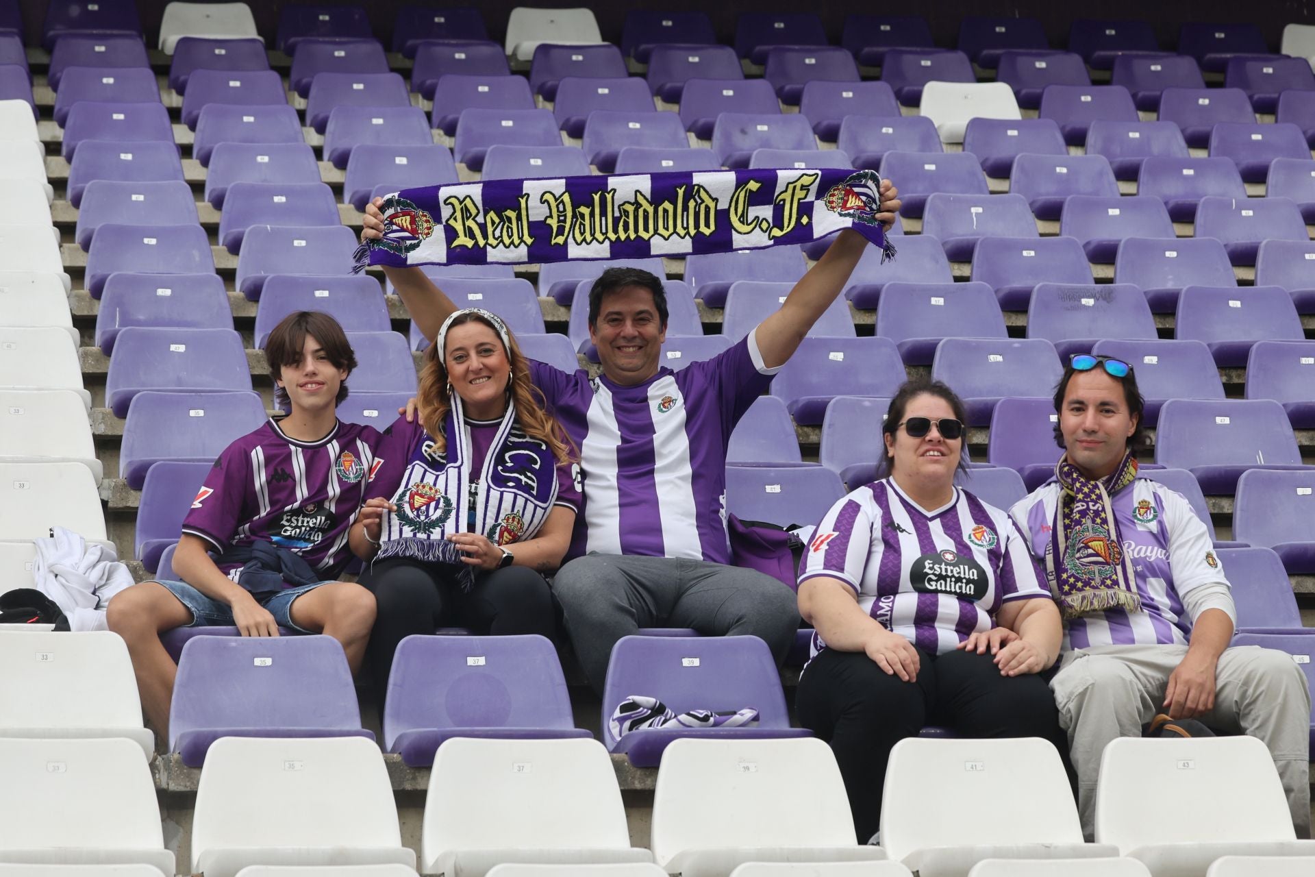 Búscate en la grada del Real Valladolid-Cultural Leonesa 1/4