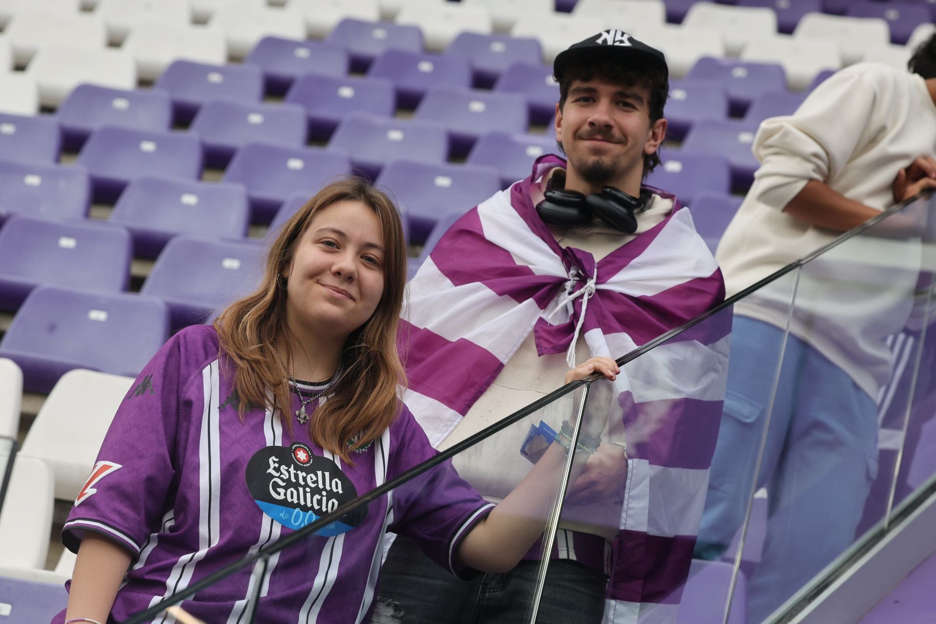 Búscate en la grada del Real Valladolid-Cultural Leonesa 1/4