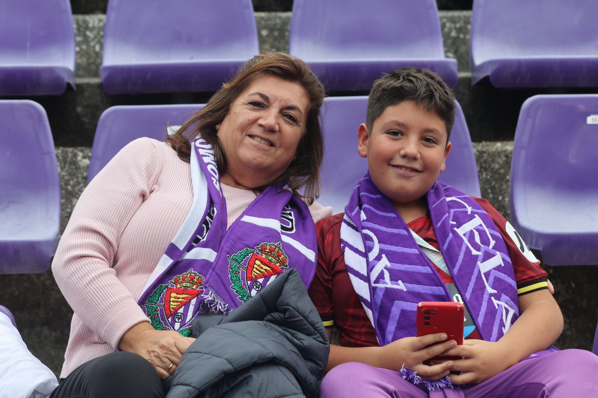 Búscate en la grada del Real Valladolid-Cultural Leonesa 1/4