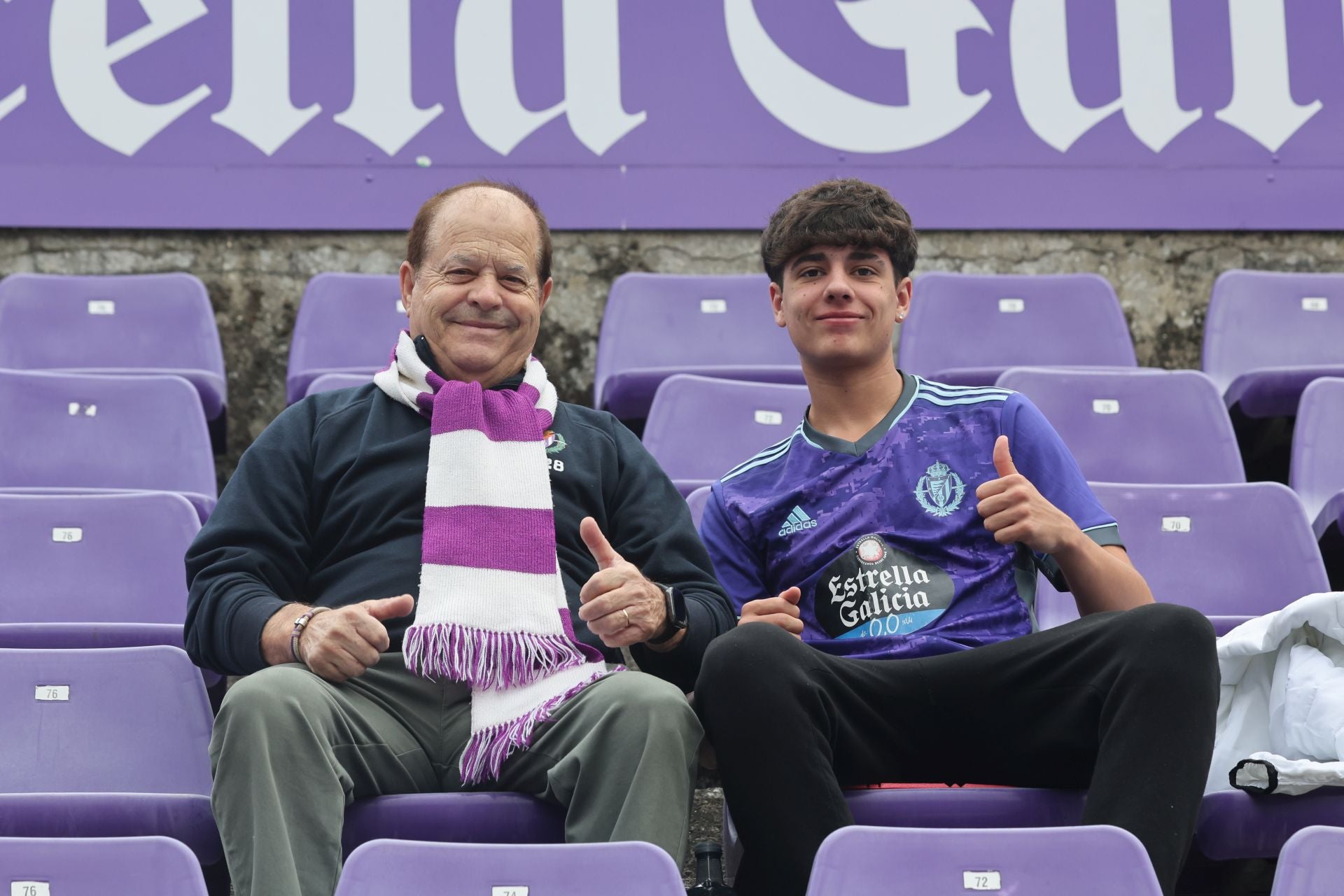 Búscate en la grada del Real Valladolid-Cultural Leonesa 1/4