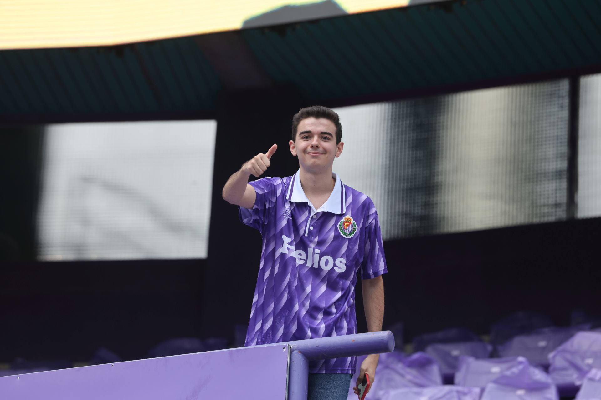 Búscate en la grada del Real Valladolid-Cultural Leonesa 4/4