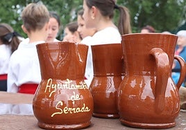 Las imágenes de la pisada de la uva en la fiesta de la vendimia de Serrada