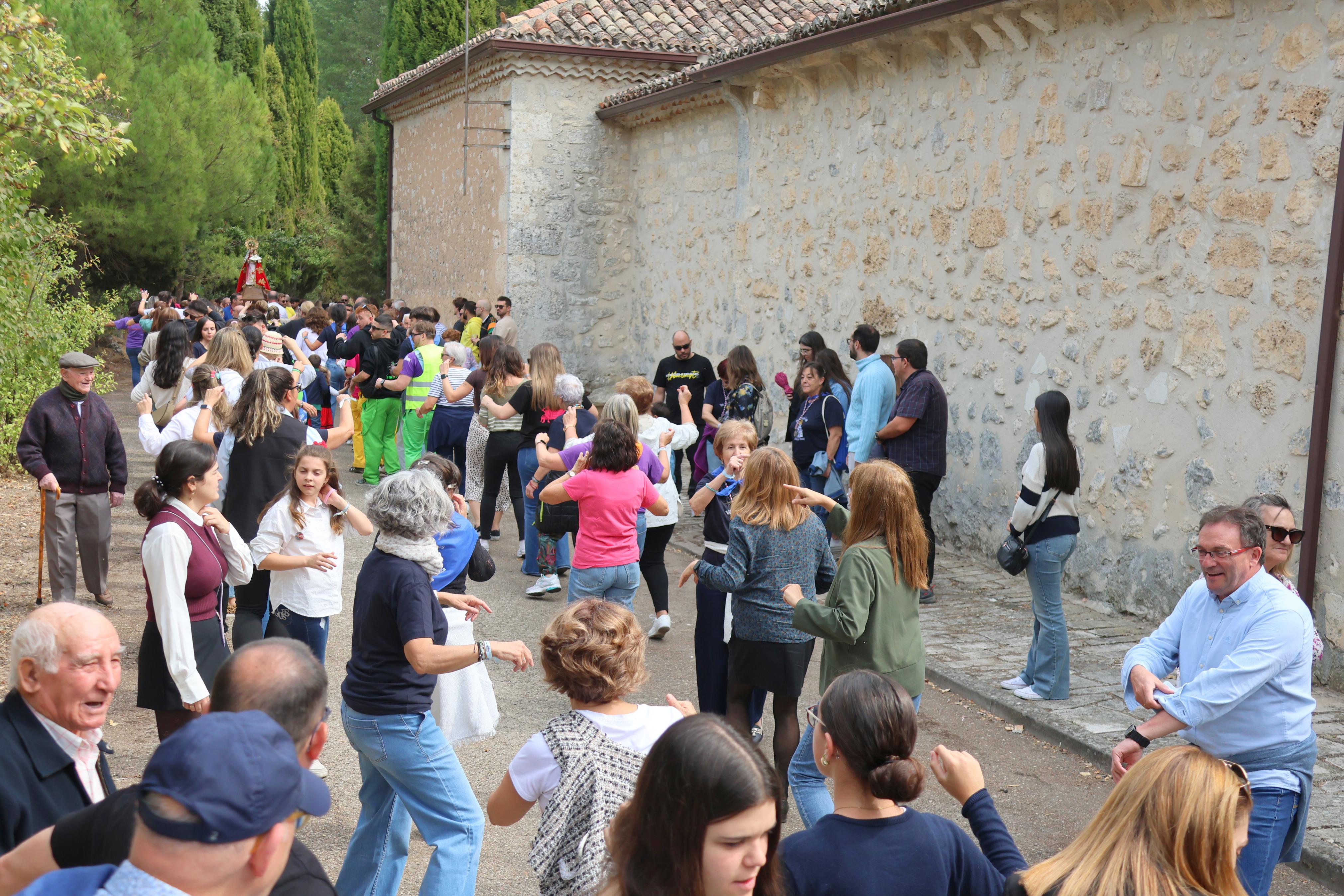 Antigüedad se rinde a la Virgen de Garón