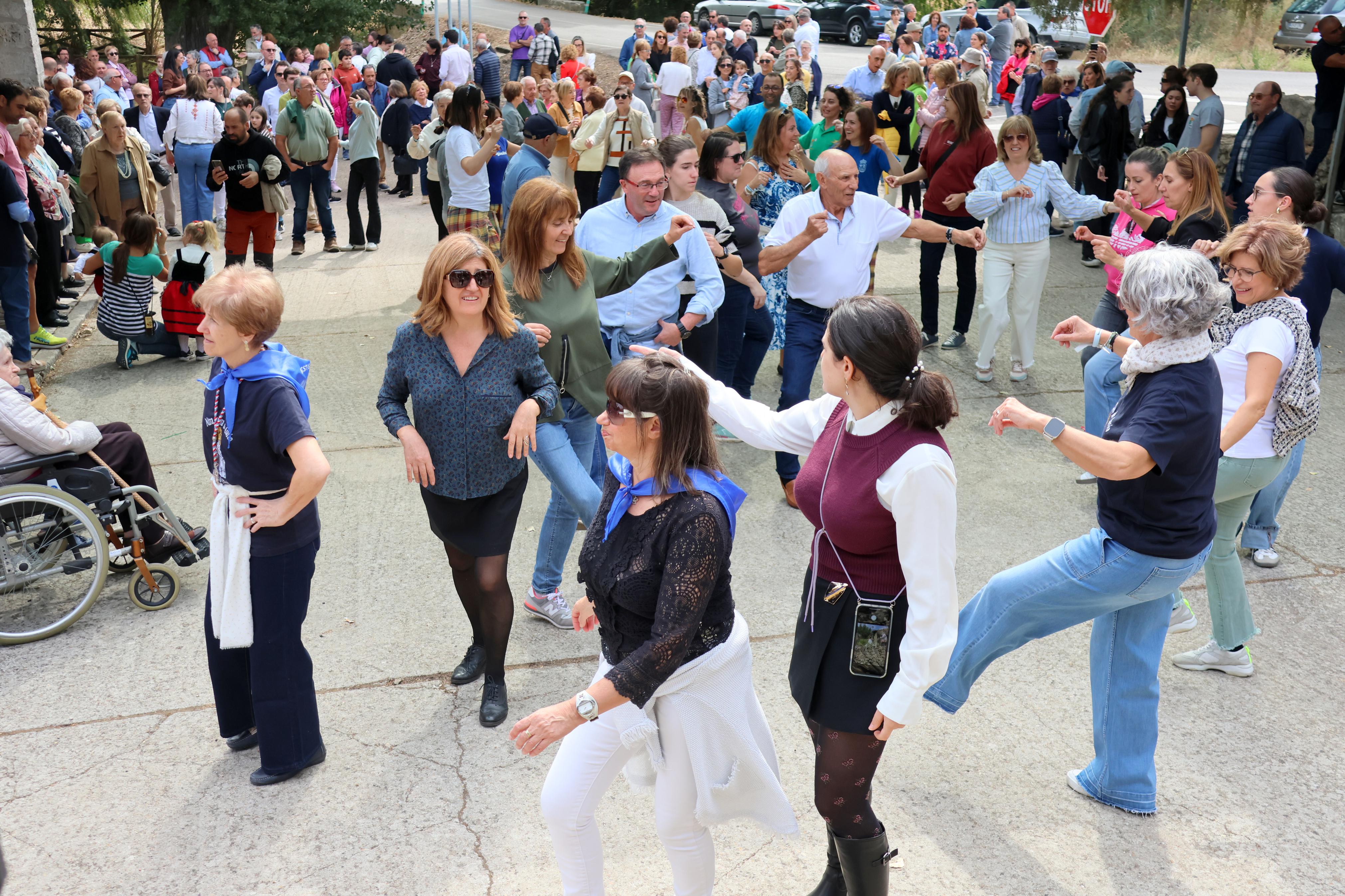 Antigüedad se rinde a la Virgen de Garón