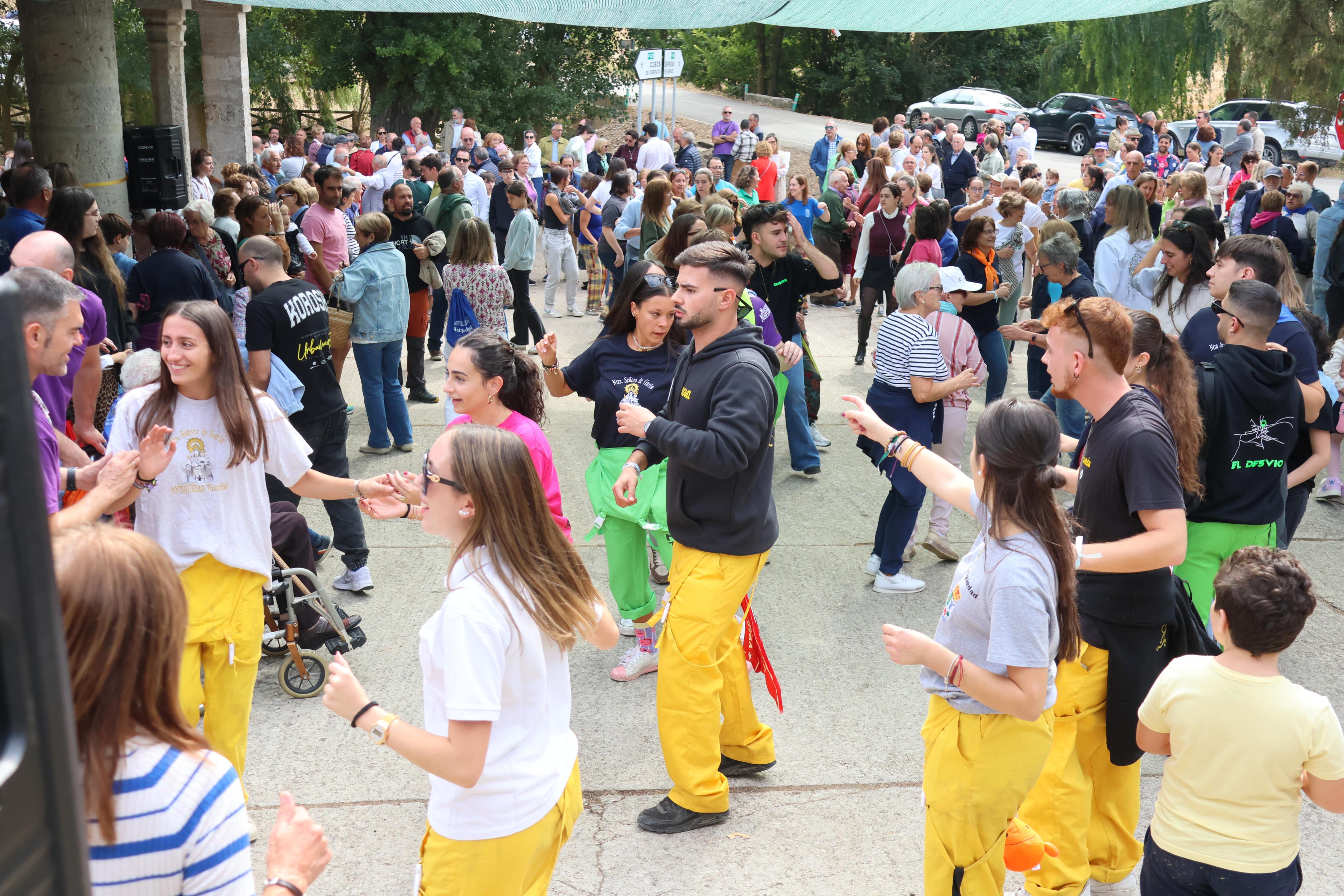 Antigüedad se rinde a la Virgen de Garón