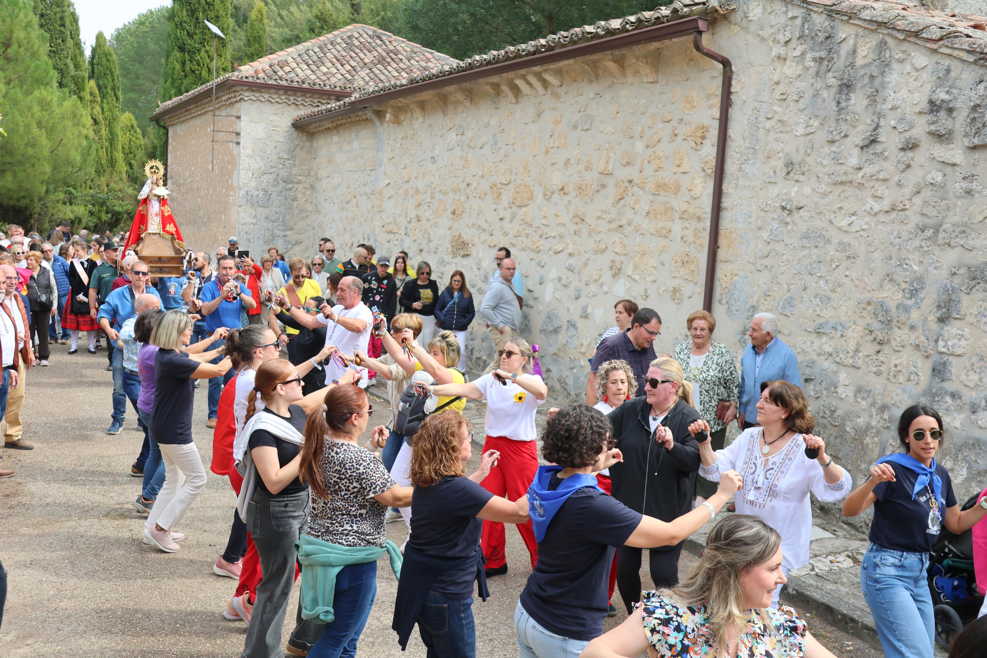 Antigüedad se rinde a la Virgen de Garón