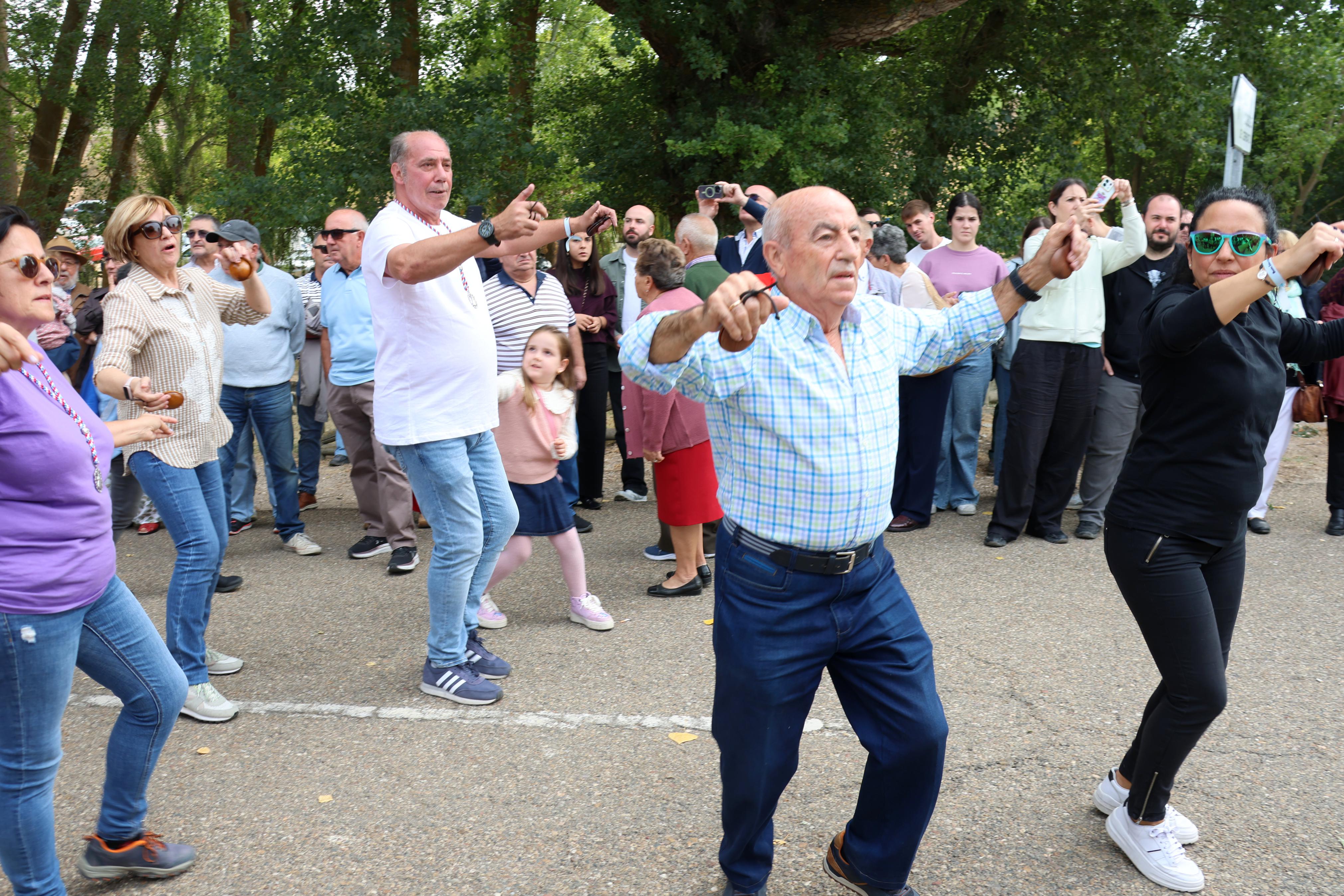 Antigüedad se rinde a la Virgen de Garón