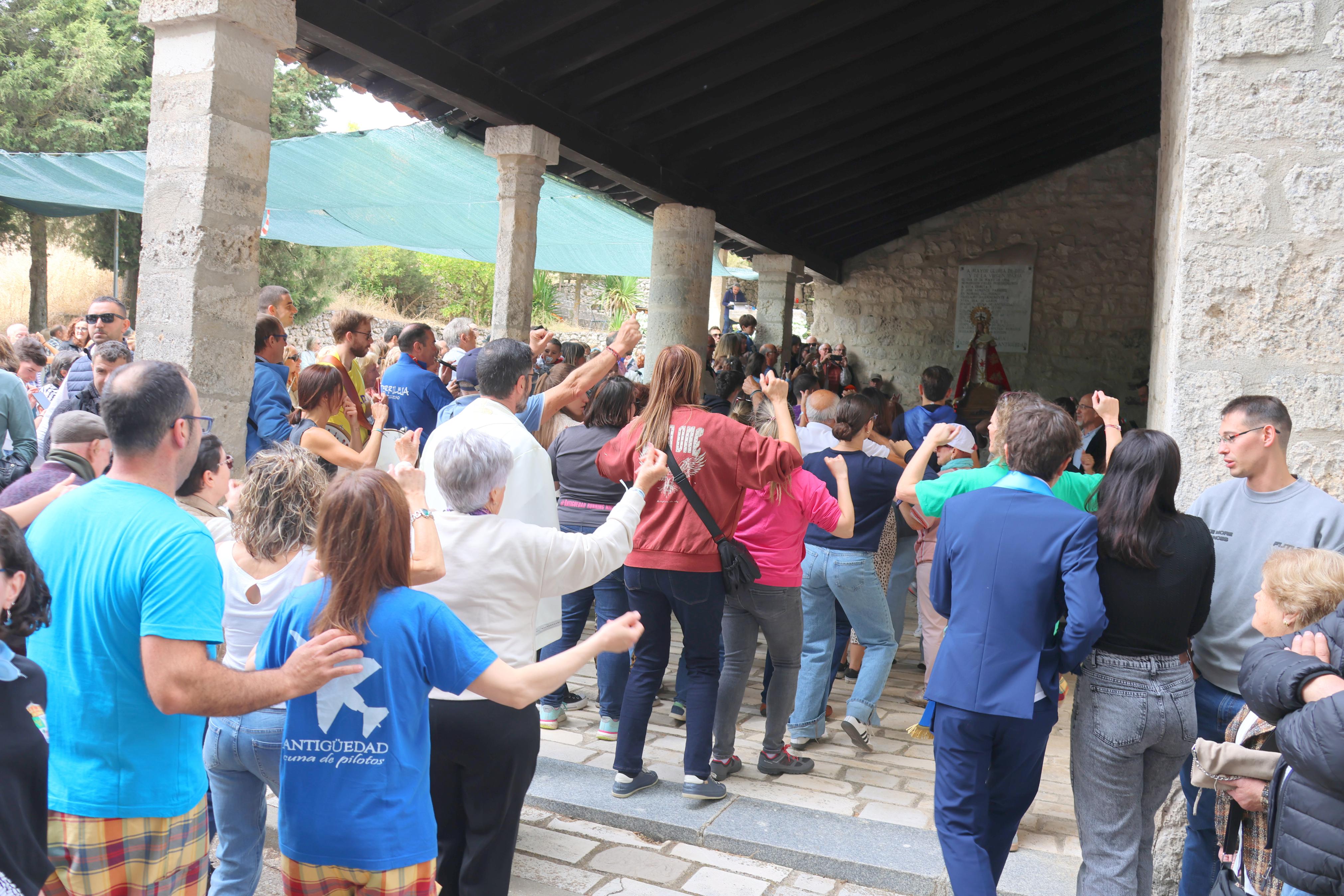 Antigüedad se rinde a la Virgen de Garón