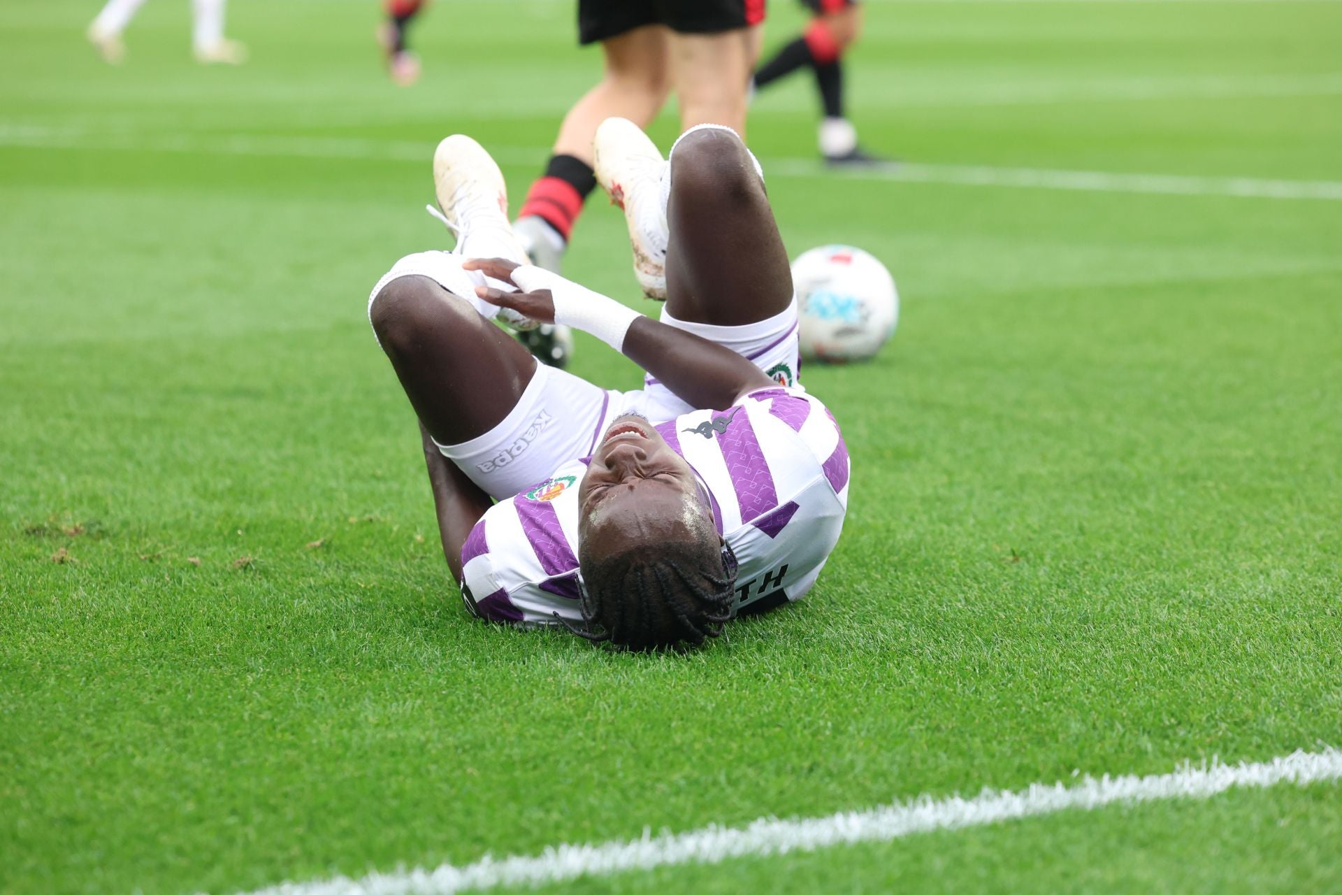 Amath se duele tras una entrada, en el choque ante la Cultural Leonesa.