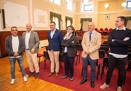 Participantes en la Mesa Nacional de la Lana en el Ayuntamiento de Paredes.
