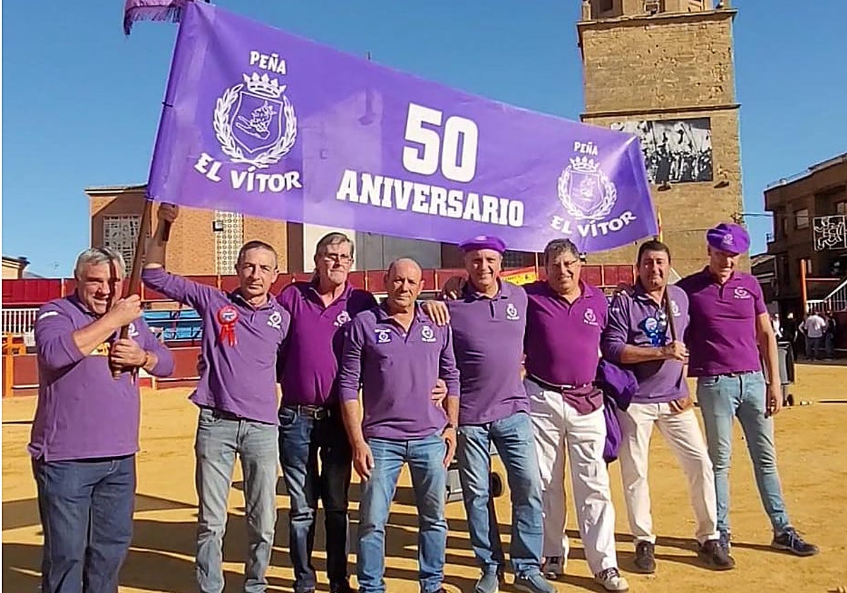 La Peña El Vítor, en la plaza de España, durante las presentes fiestas de Mayorga