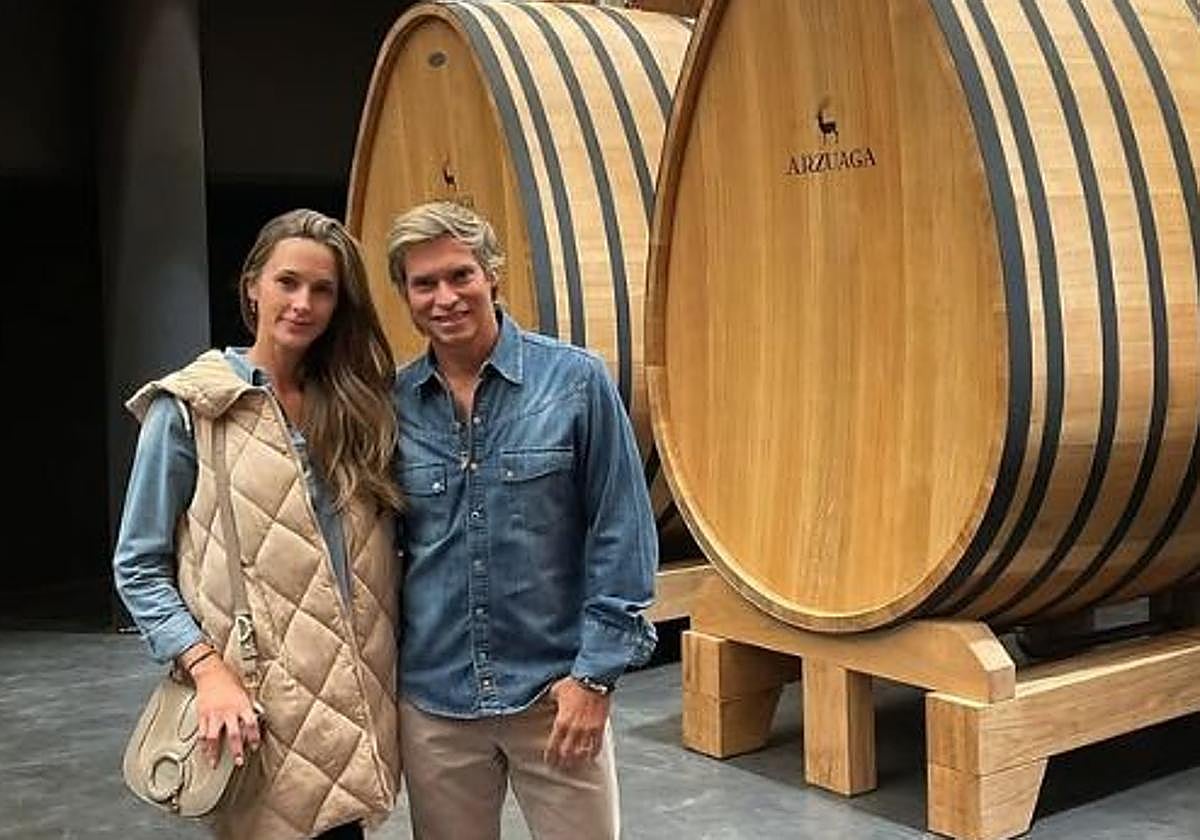 Carlos Baute y su pareja, la modelo Astrid Klisans, el sábado en Bodegas Arzuaga.