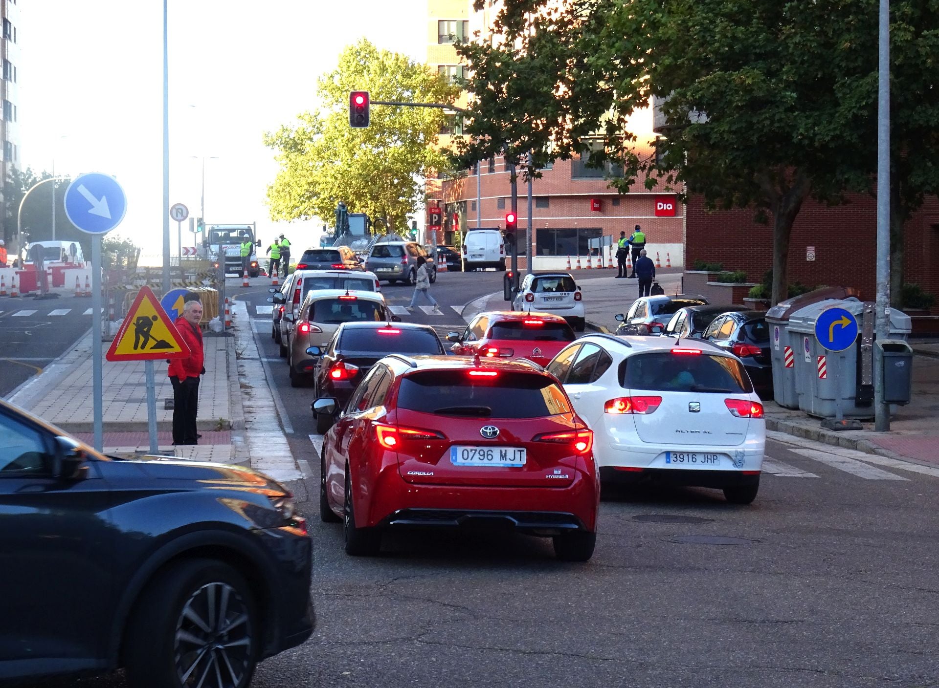 El enésimo cambio de los cortes por las obras de la red de calor colapsa la salida de Parquesol