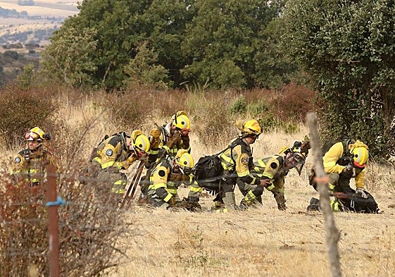 Dispositivo contraincendios desplegado en la estación de esquí de La Pinilla en Segovia