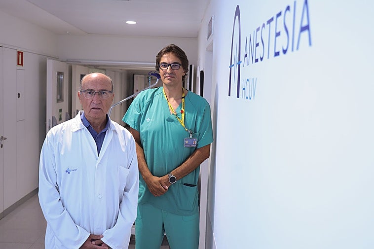 Eduardo Tamayo y Rodrigo Poves, codirectores de las jornadas de Biocritic y, respectivamente, catedrático de Anestesia de la Facultad de Medicina de Valladolid y jefe del Servicio de Anestesia y Reanimación del Hospital Clínico Universitario de Valladolid.