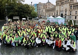 Foto de familia de los voluntarios que colaboraron en la edición de 2024.