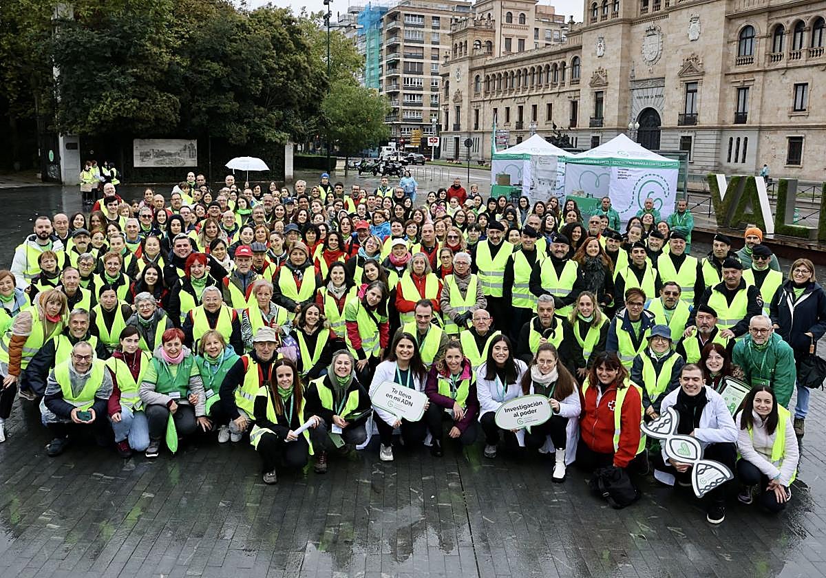 Foto de familia de los voluntarios que colaboraron en la edición de 2024.