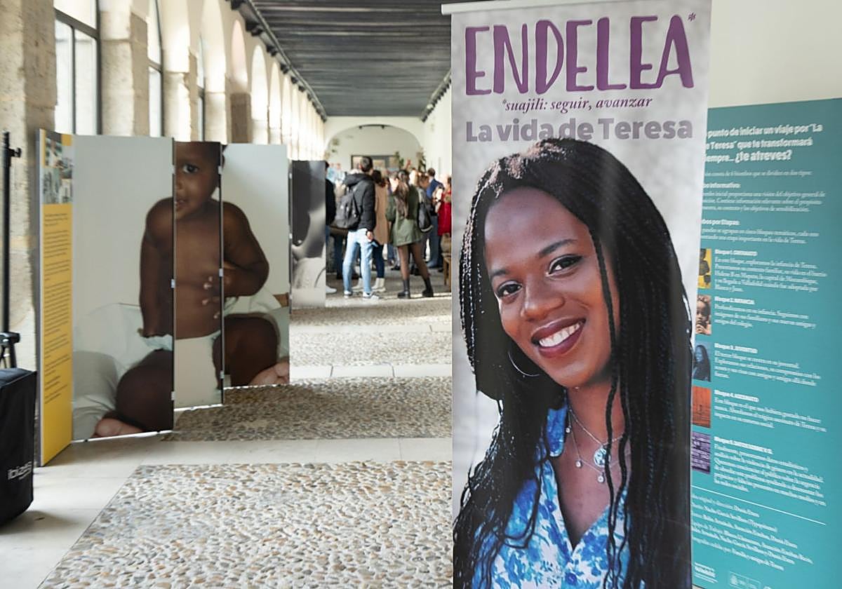 Exposición de 'La Vida de Teresa', en el claustro de San Benito.