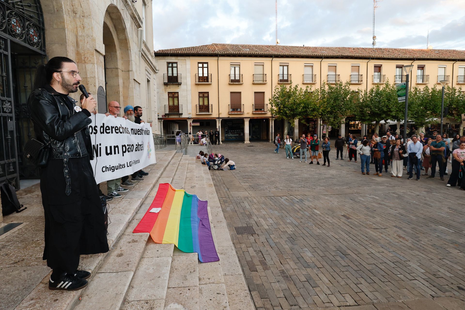 Así ha sido la concentración contra las agresiones homófobas en Palencia