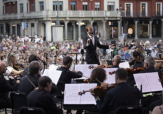 La OSCyL en un concierto realizado en julio en la Plaza Mayor de Valladolid.