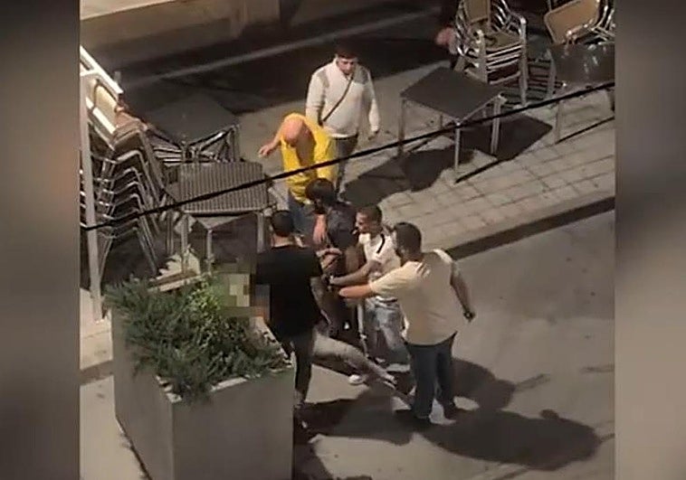 Pelea en la calle Gutiérrez Mellado de la localidad de Tordesillas.