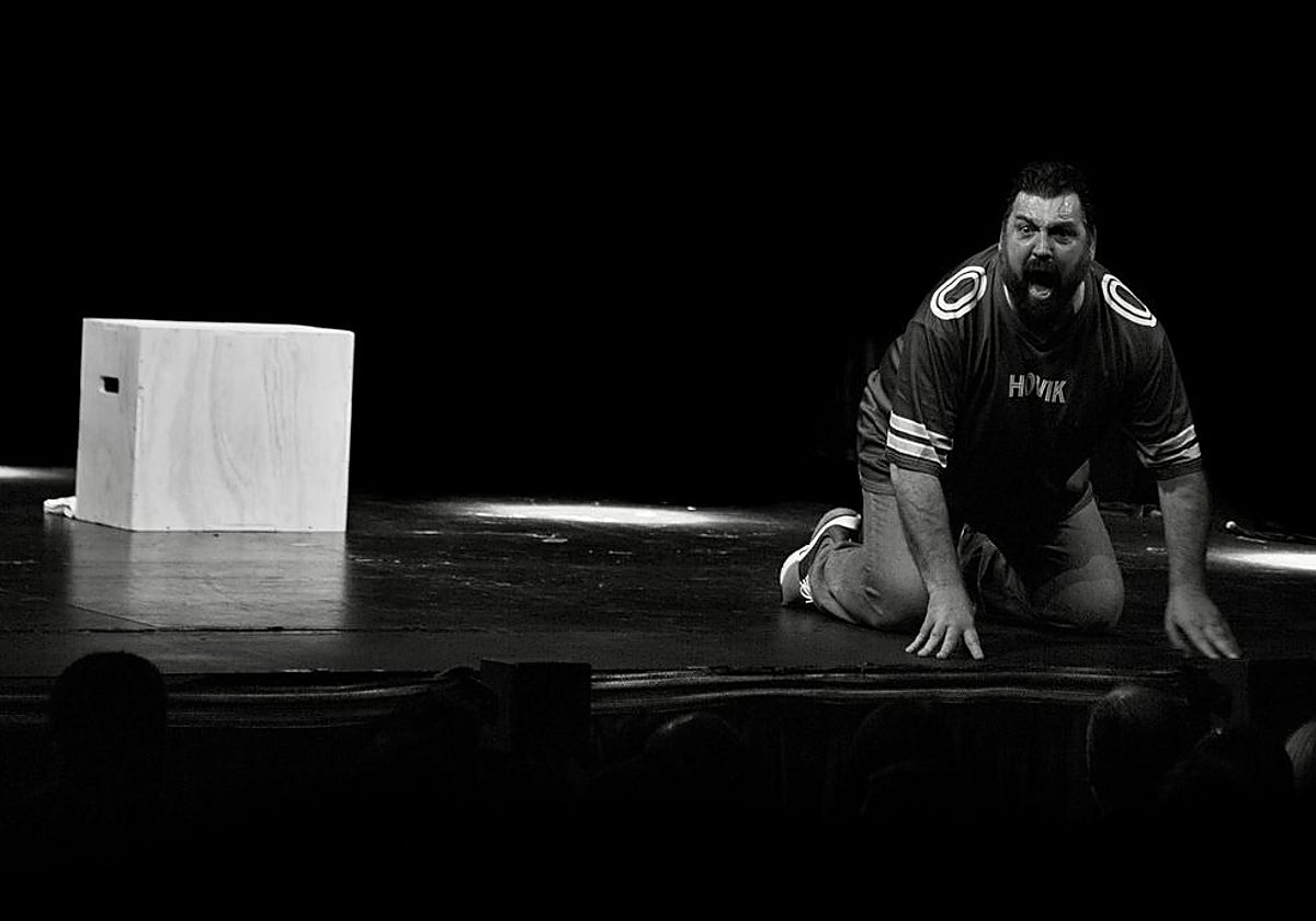 Hovik Keuchkerian en un momento de su monólogo 'Grito'.