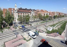 Imagen del paso a nivel de Pilarica antes de su cierre, en el año 2015.