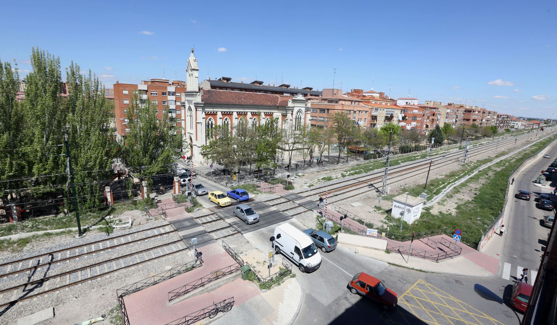 Imagen del paso a nivel de Pilarica antes de su cierre, en el año 2015.