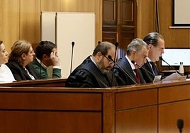 El banquillo de los acusados, durante la segunda vista del juicio oral por la venta de unos terrenos contaminados.