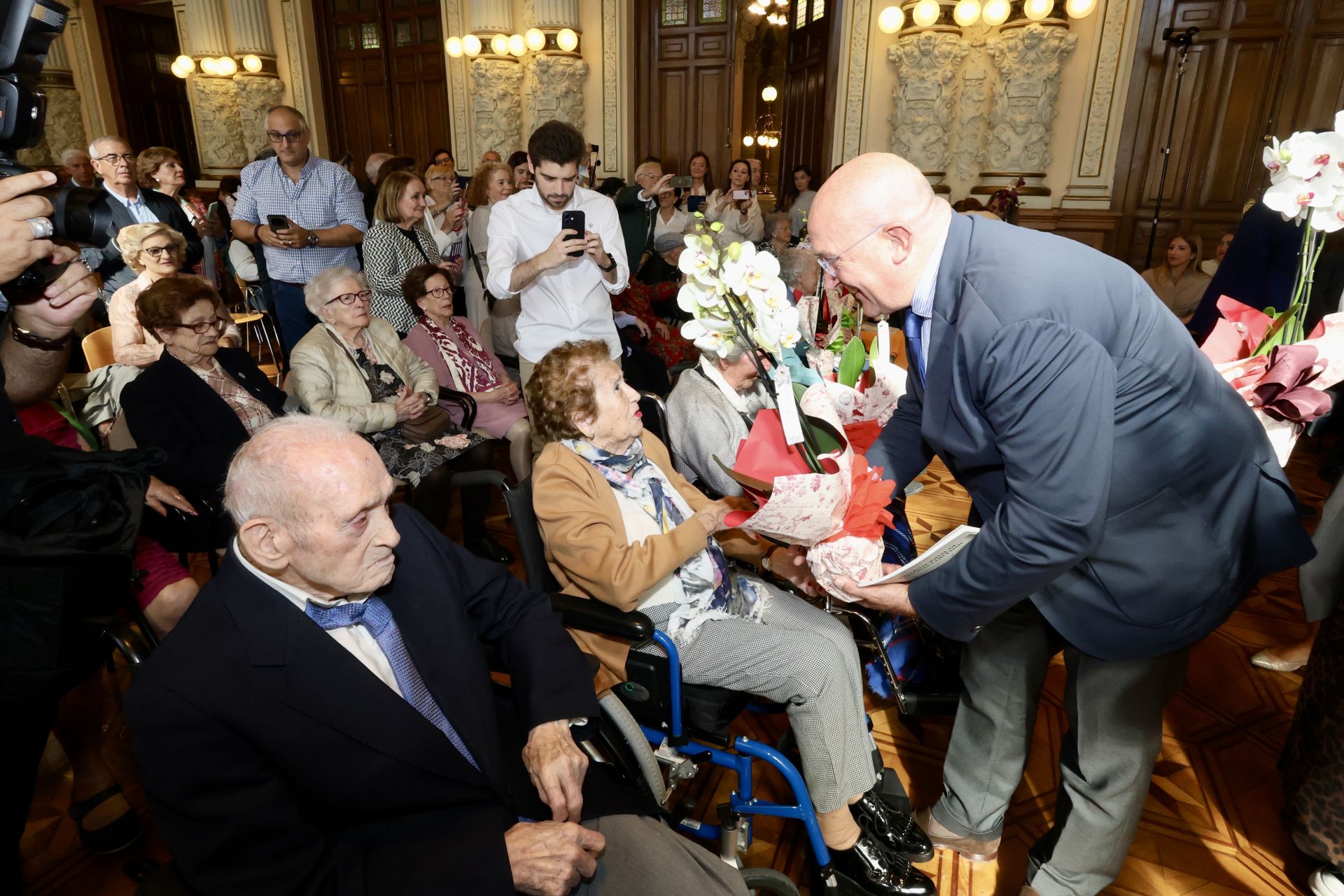 El homenaje a los centenarios de Valladolid, en imágenes