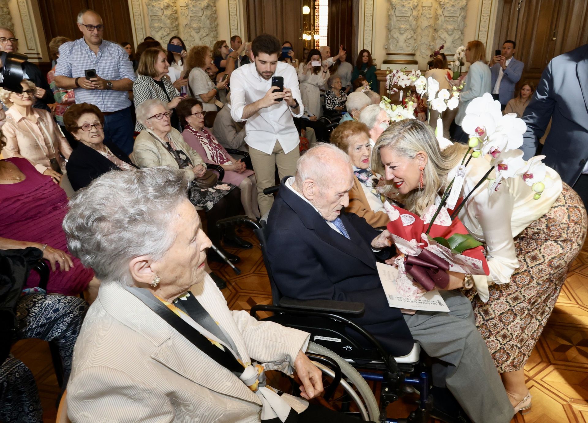 El homenaje a los centenarios de Valladolid, en imágenes