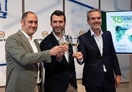 José Ignacio Pérez, alcalde de Rueda; David Esteban, vicepresidente de la Diputación y Santiago Mora, director general D. O. Rueda.