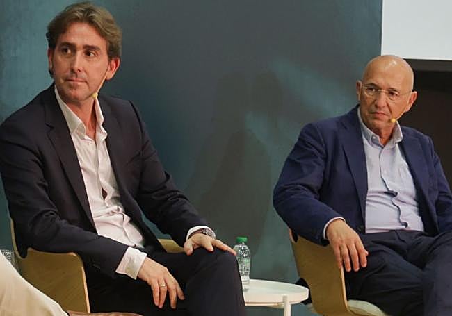 José Gabriel Mújica y David Taberna, exdirector y director de El Diario Vasco.