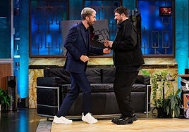 David Broncano y Antonio Orozco en 'La Revuelta'.