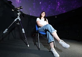 Paloma López Reyes posa en el Planetario del Museo de la Ciencia de Valladolid.