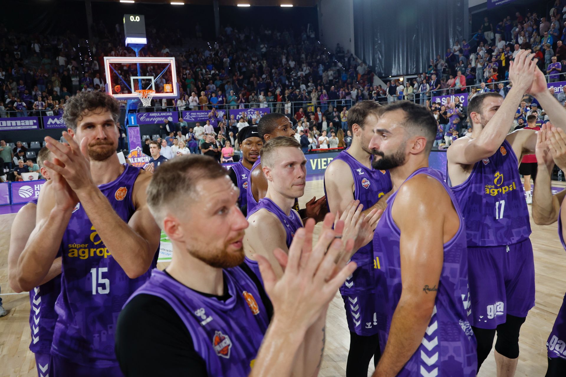 Primera victoria en casa