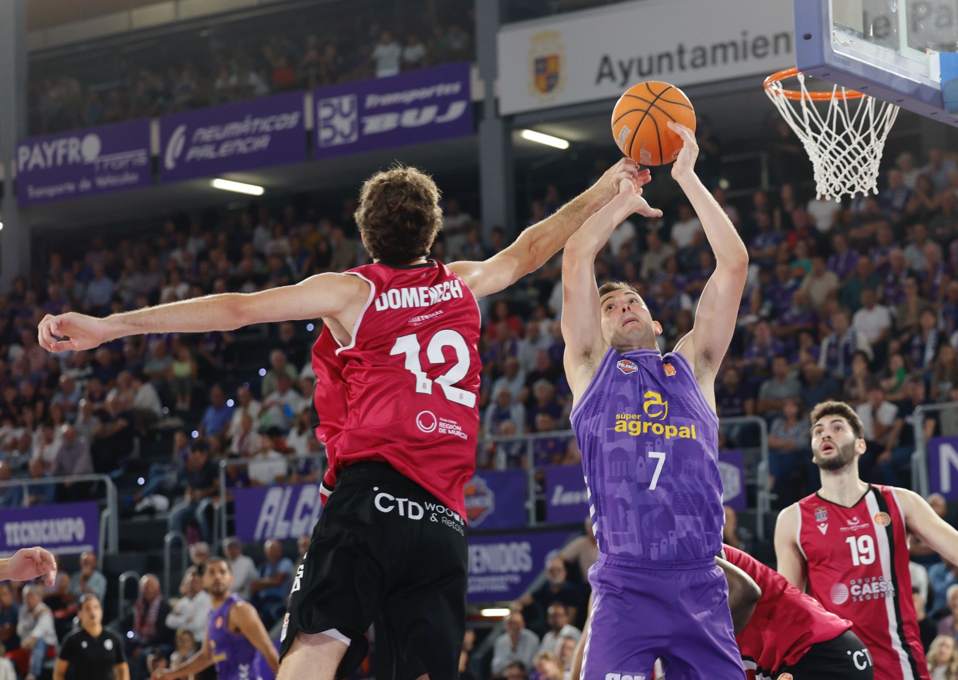 Primera victoria en casa