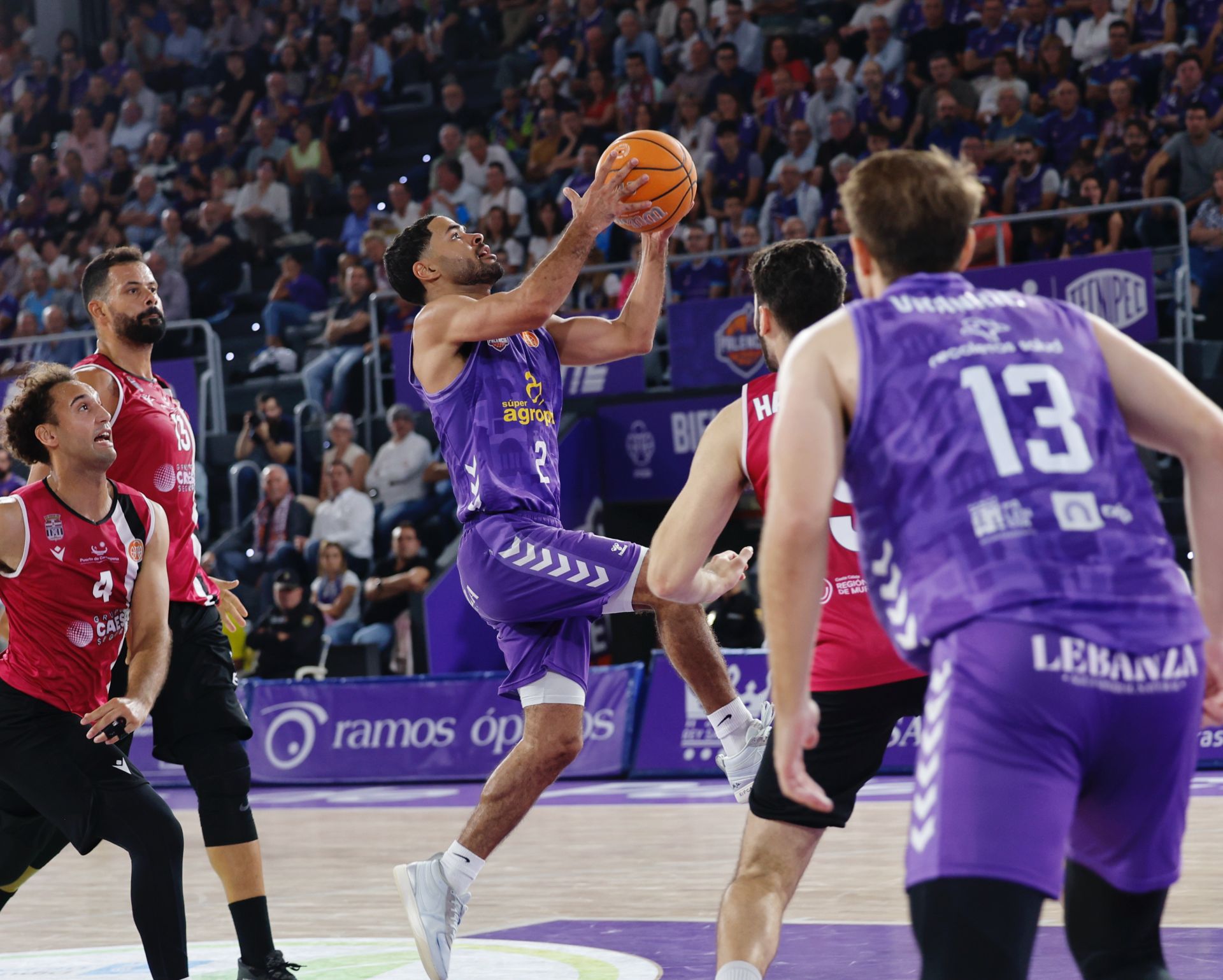 Primera victoria en casa