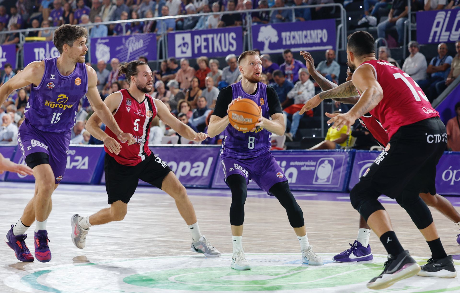 Primera victoria en casa