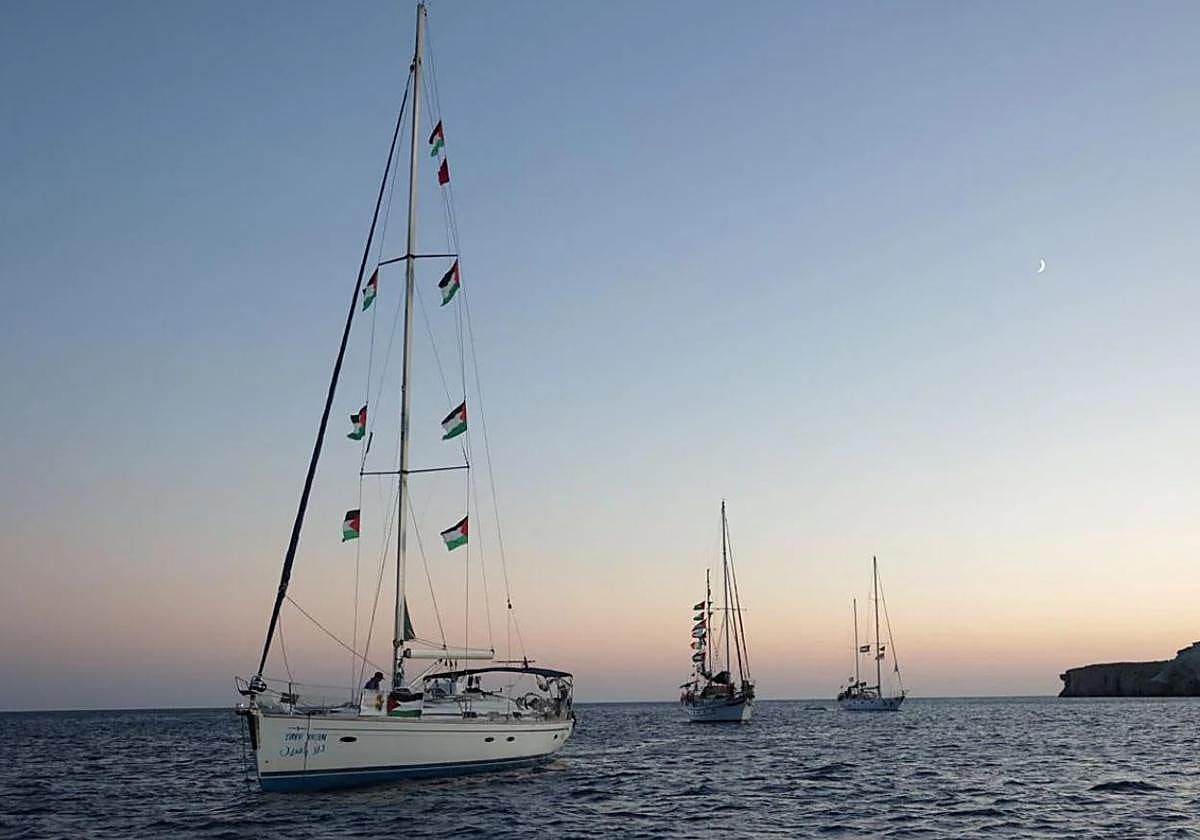Barcos de la flotilla humanitaria en dirección a Gaza.
