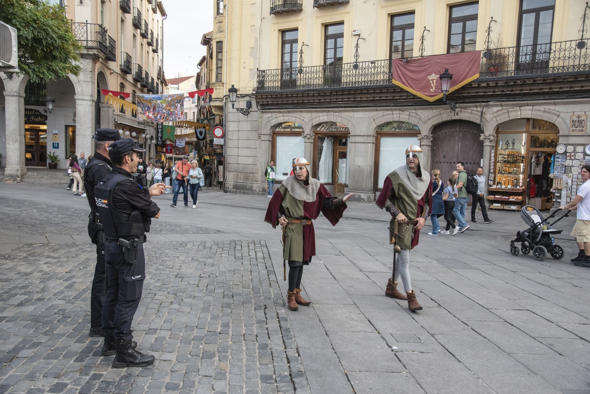 Las horas previas a la proclamación de Isabel, en imágenes