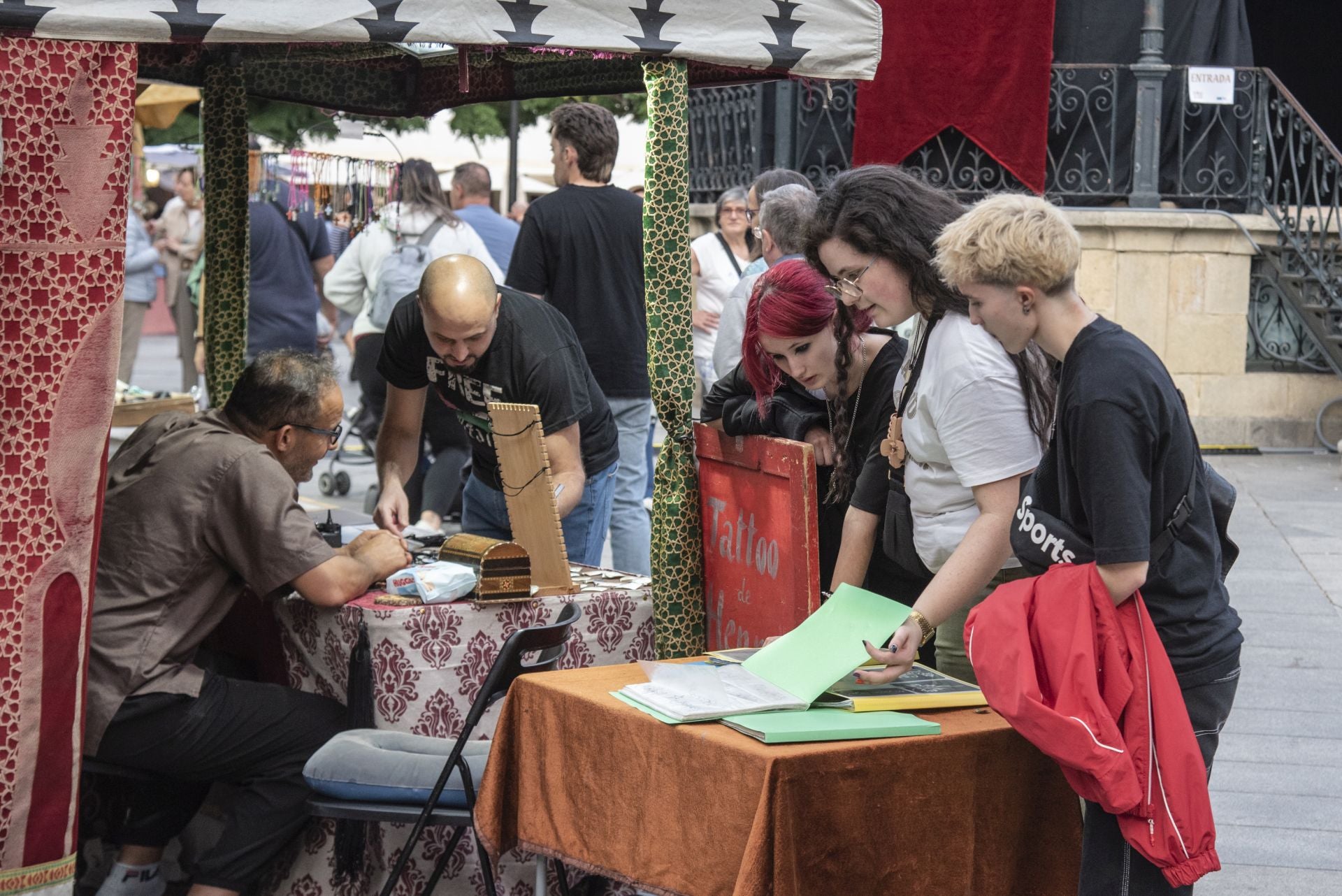 Las horas previas a la proclamación de Isabel, en imágenes